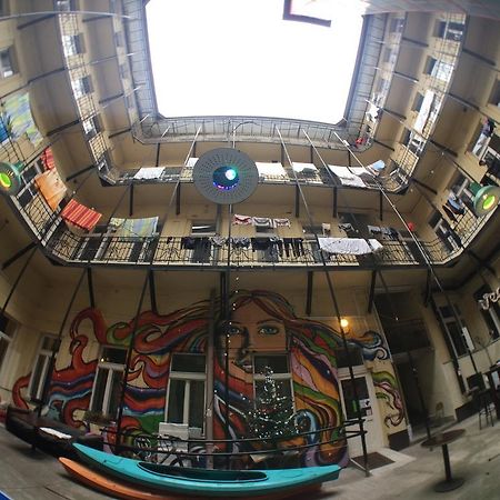 Dbc Hostel Boedapest Buitenkant foto