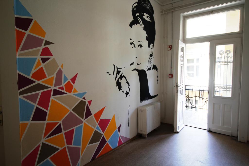 Dbc Hostel Boedapest Buitenkant foto