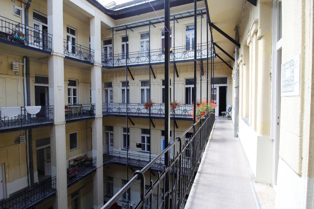 Dbc Hostel Boedapest Buitenkant foto