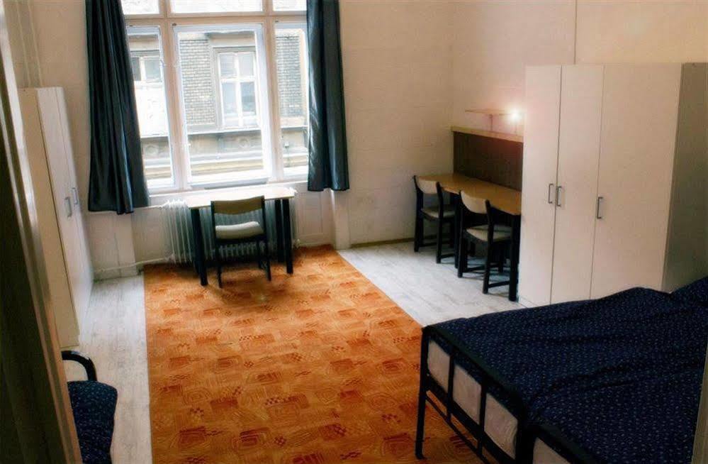 Dbc Hostel Boedapest Buitenkant foto